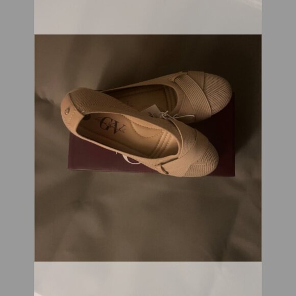 Gloria Vanderbilt Women's Comfortable Round Toe Cross-strap Design Tan - Picture 2 of 4